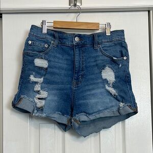 🌵 3 for $20 Aeropostale Mom Short